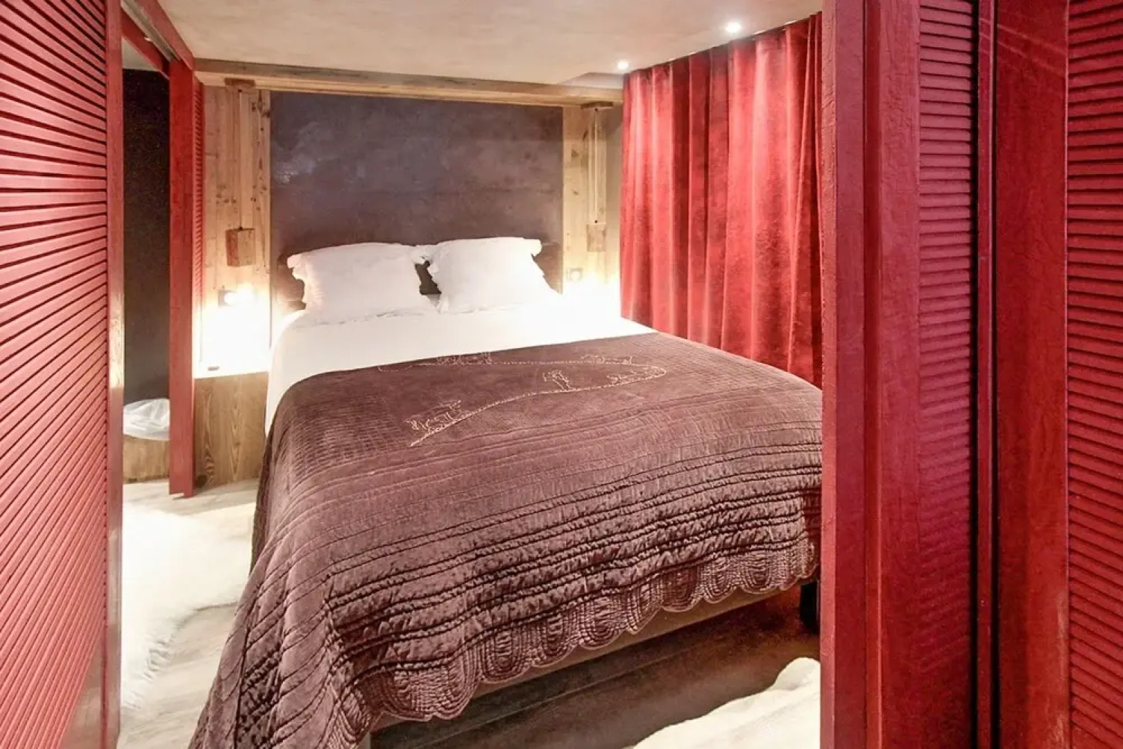 Cosy, 2-bedroom Chalet With Mountain Views Minutes From the Slopes!