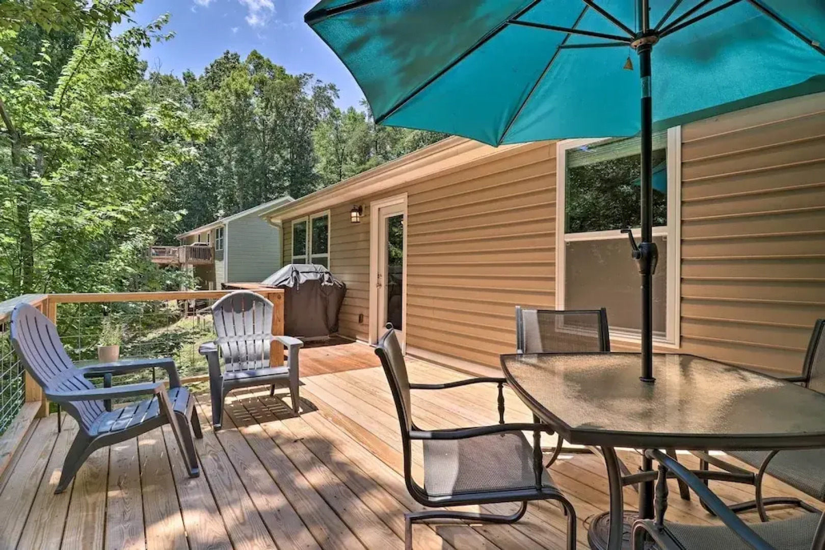 Smoky Mountains Leicester Home w/ Deck!