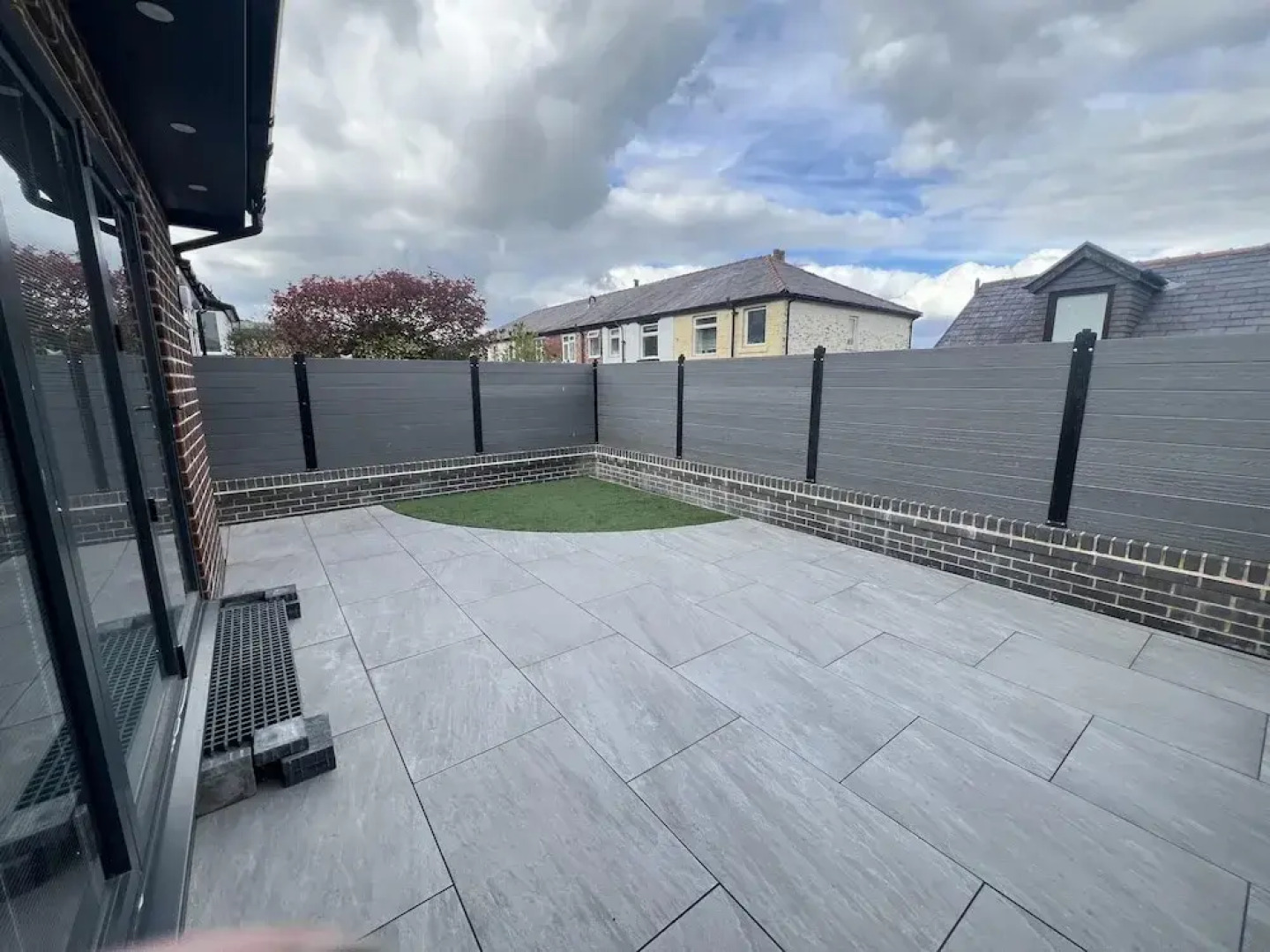 Whole House -sleeps4-parking-garden-bikinghiking