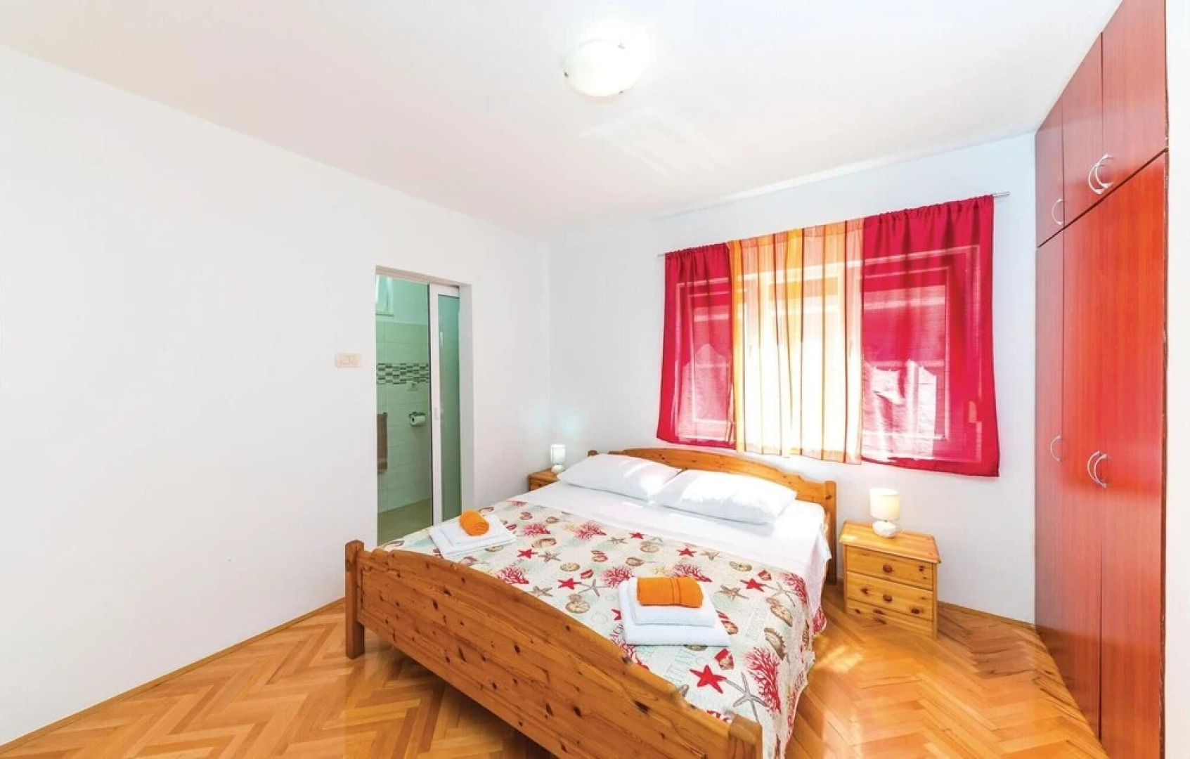 Stunning Home in Kastel Stari With Wifi, 6 Bedrooms and Jacuzzi