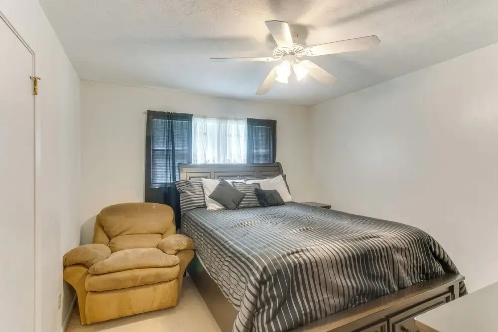 Cozy Waycross House w/ Yard & Screened Patio!