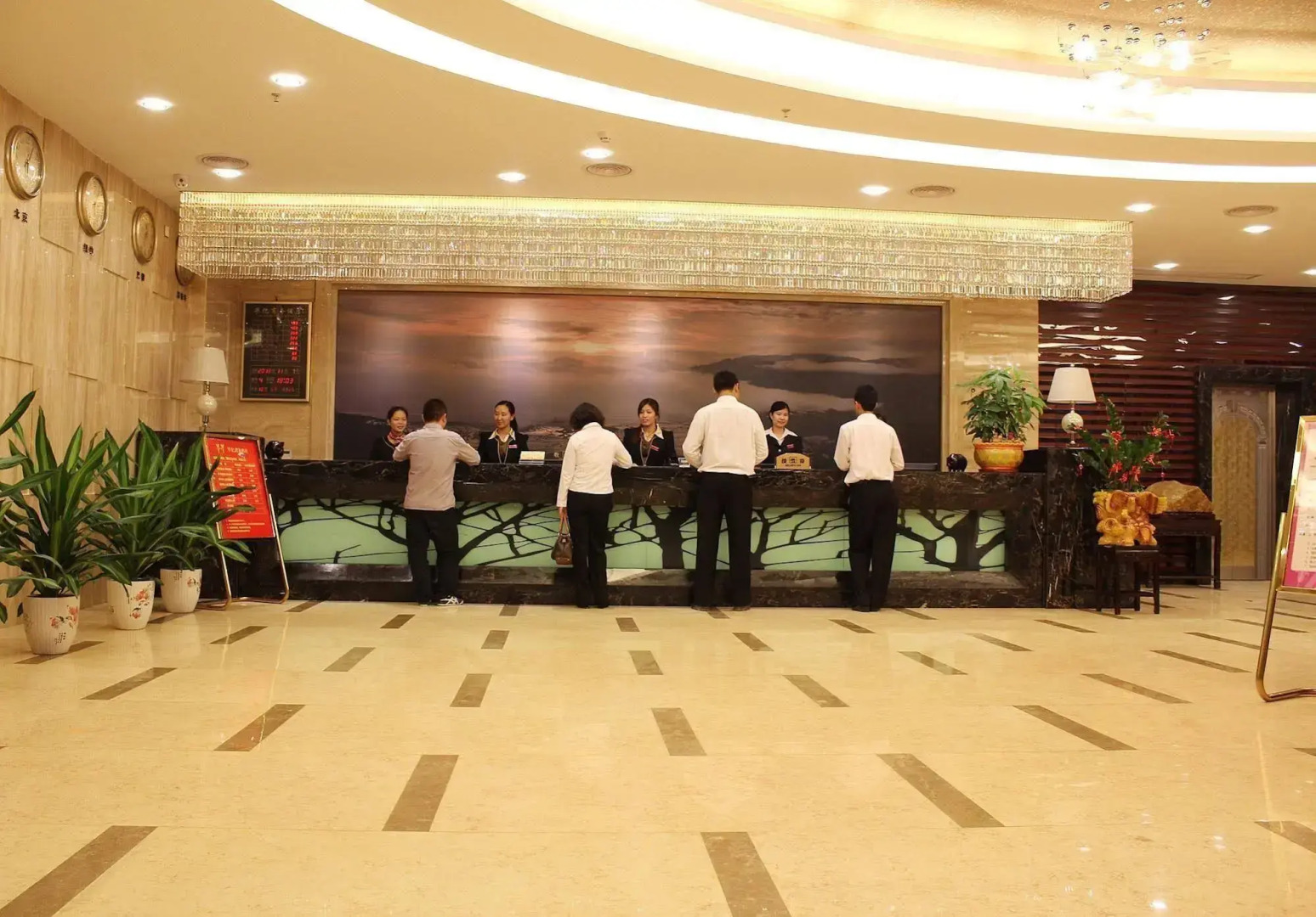 Huayi Business Hotel