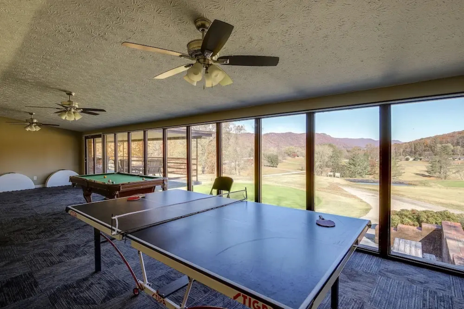 Lafollette Home: Community Pool & Mountain Views!