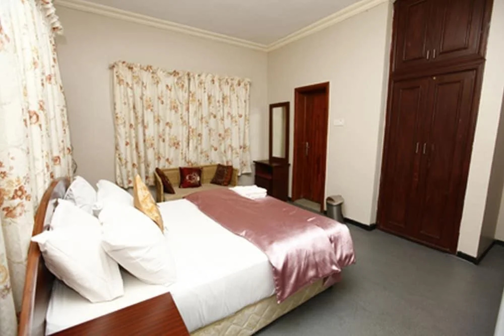 Etal Hotel and Halls