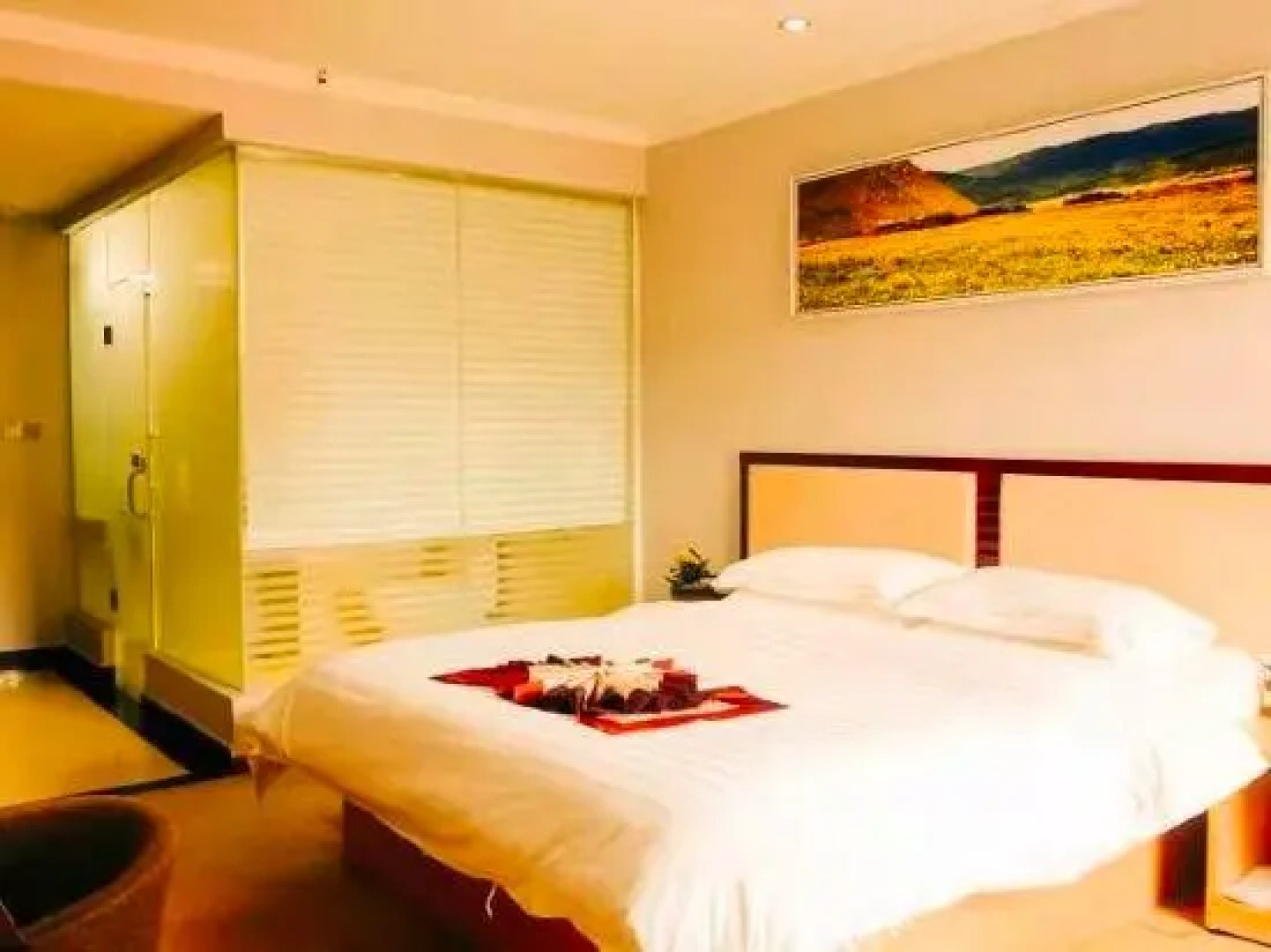 Deluke International Hotel