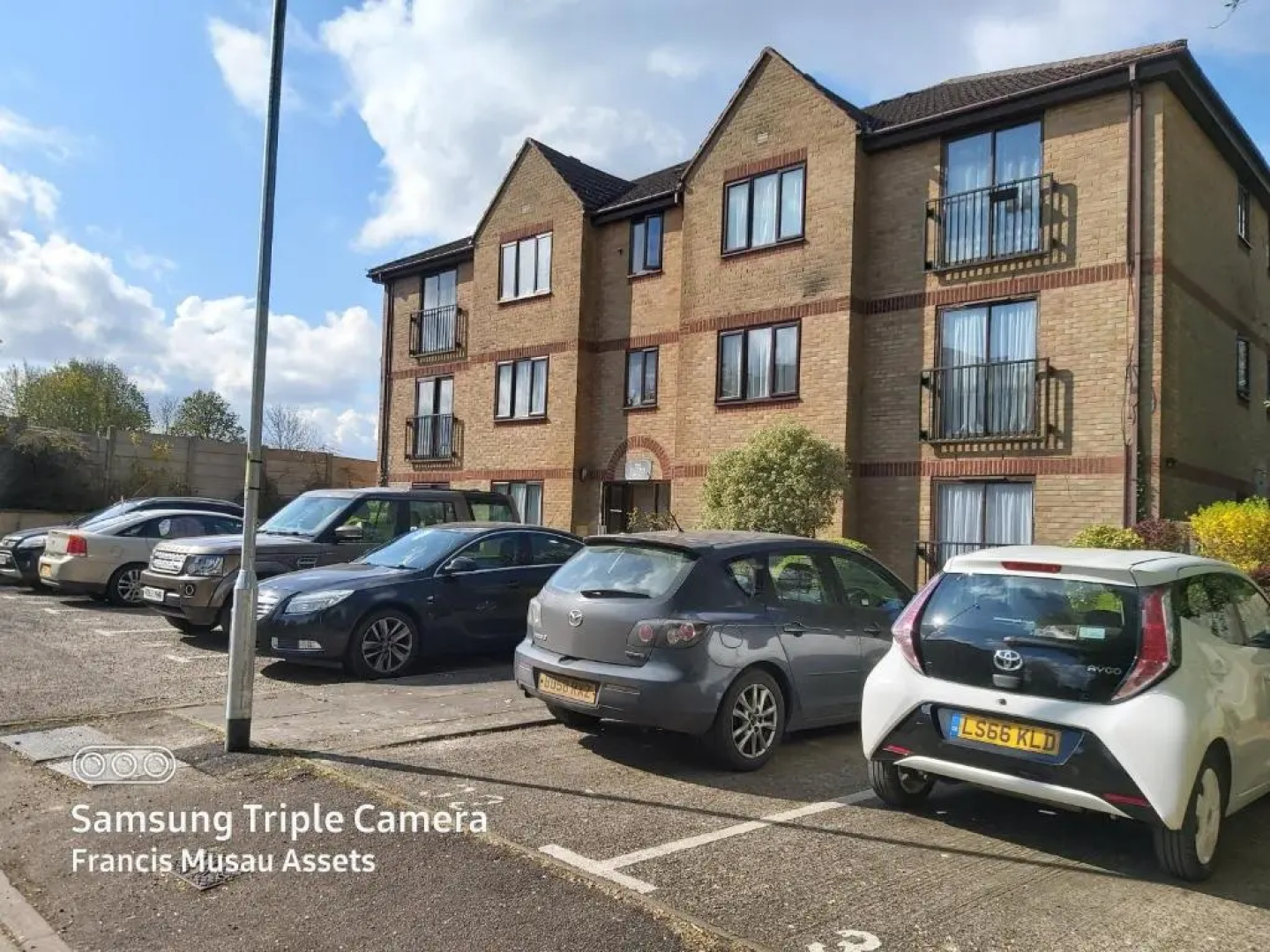 The Maltings - Huku Kwetu Dunstable - Spacious Business Travellers- 2 Bedroom 2nd floor Serviced Apartment -Private Parking- Free Wifi