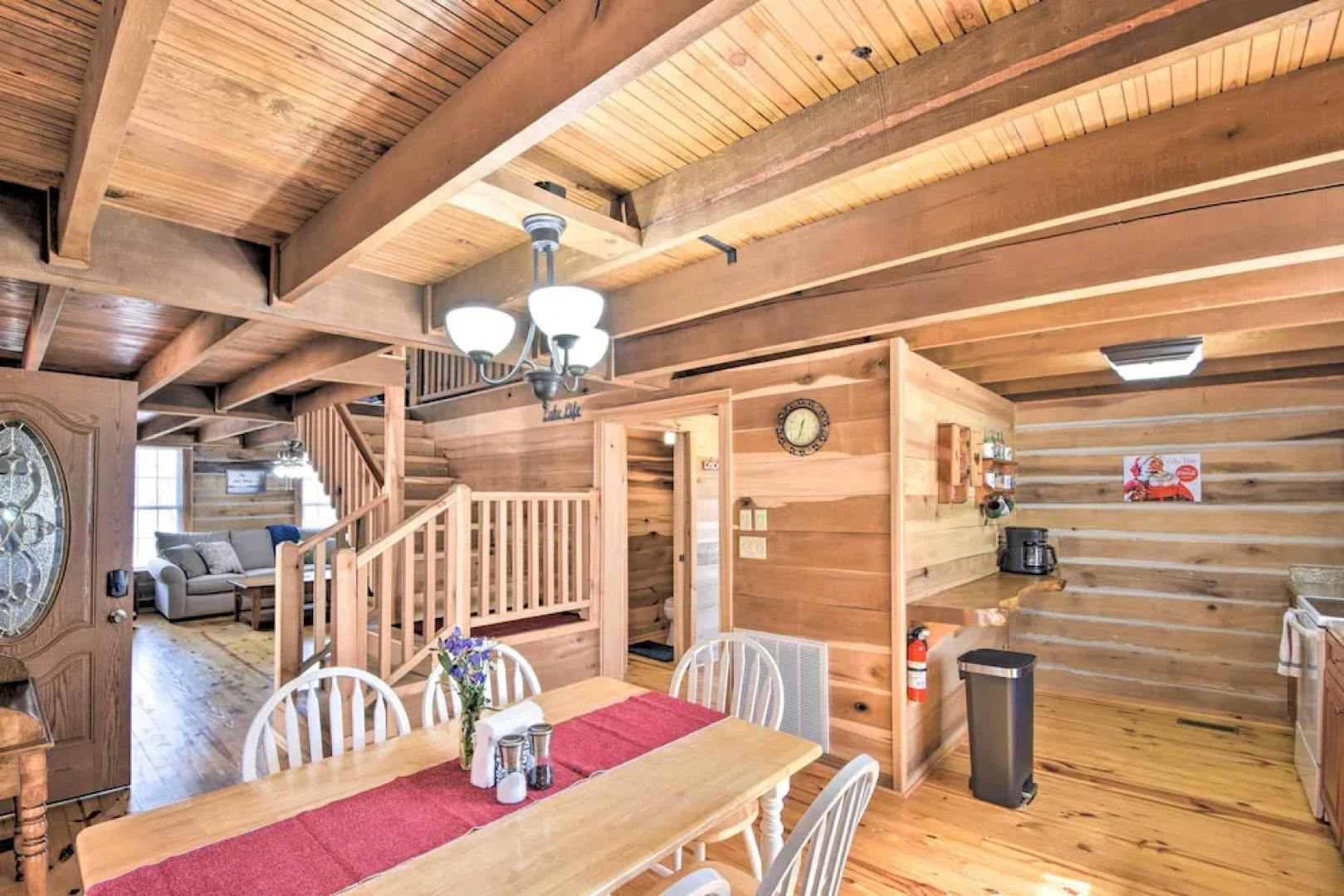 The Lake Place Cabin w/ Golf Cart & Free Kayaks!