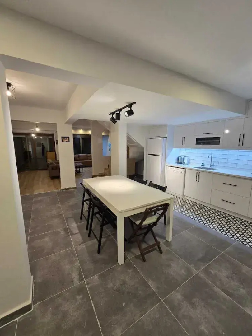 VILLA OLINDA 4 BED with huge garden