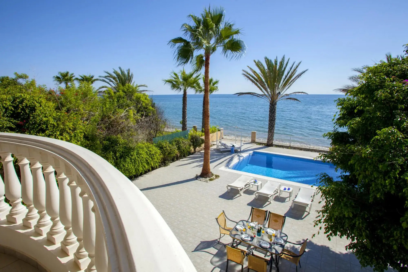 Sunset Beachfront Villa Meneou