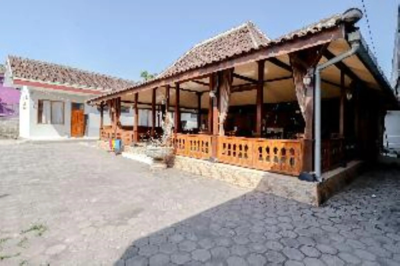 Griya Limasan Hotel by ZUZU