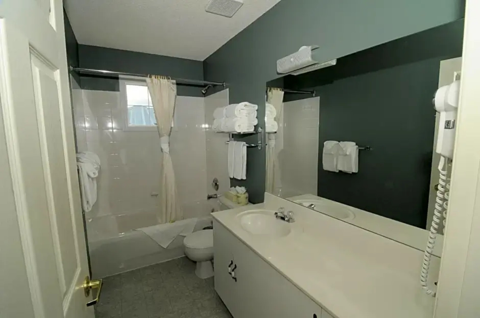 Banff Boundary Lodge