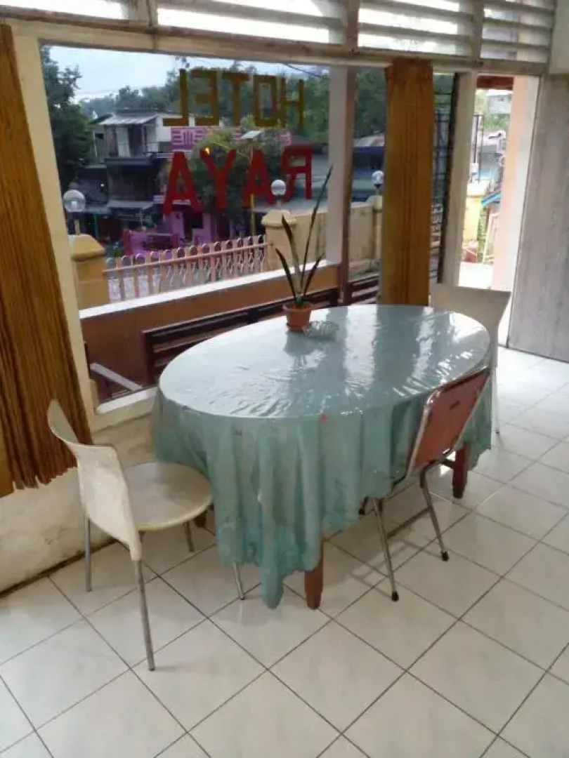 Hotel Raya by OYO Rooms