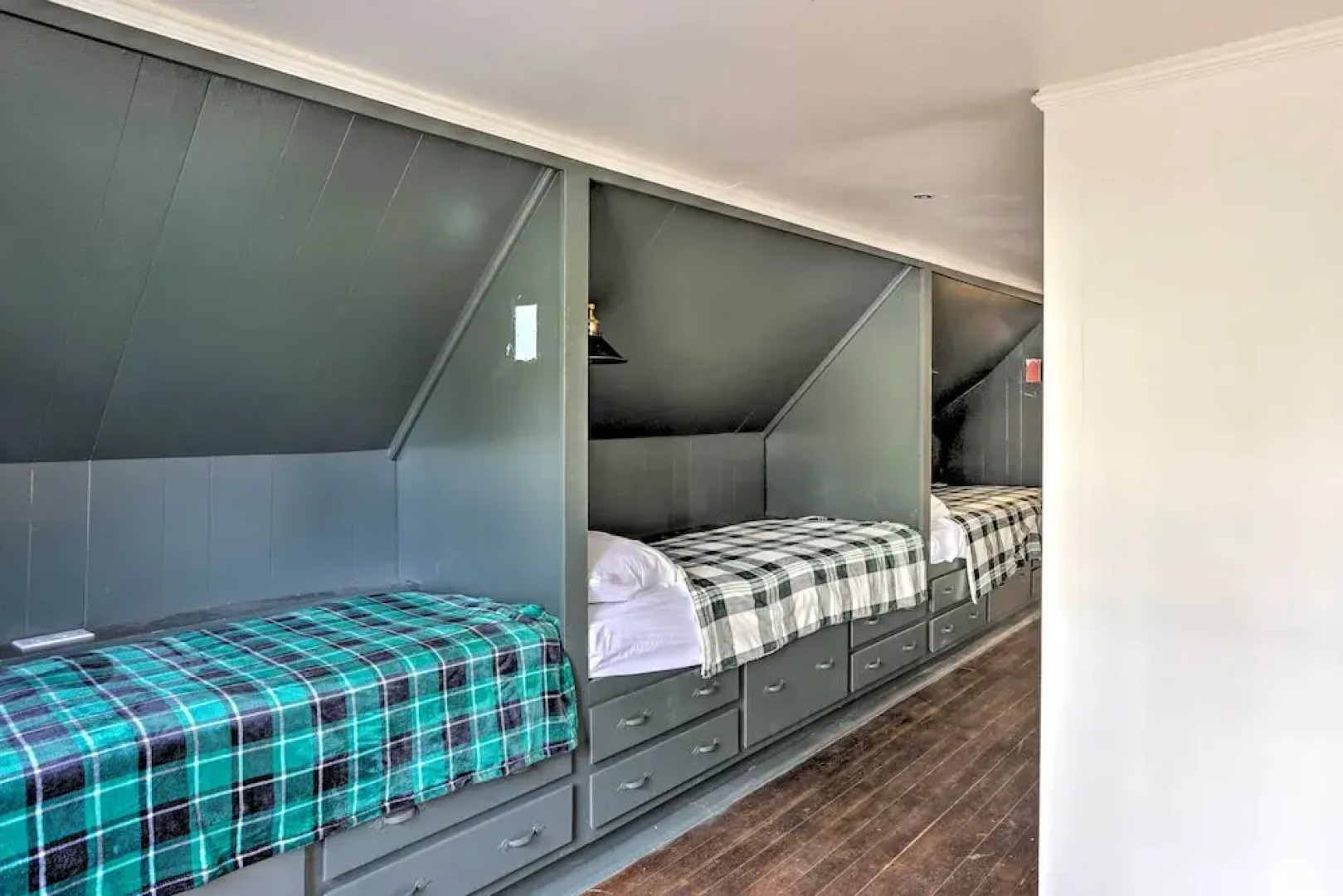 Cozy Home, 1/2 Mi to Downtown, 4 Mi to Hikes!