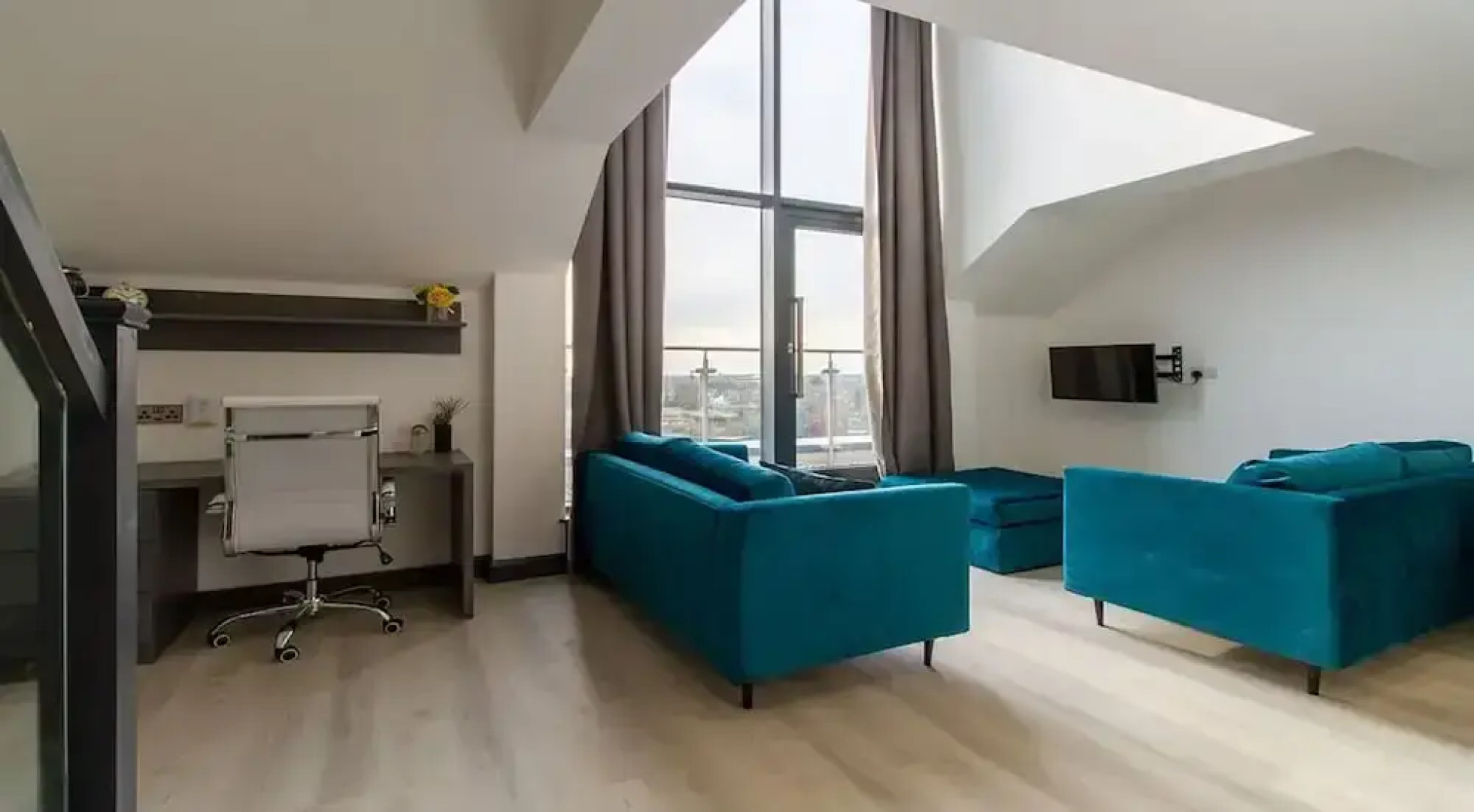 The Residence Coventry by Paymán Club