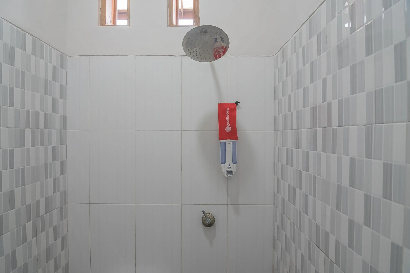 RedDoorz near Alun Alun KC Haurgeulis