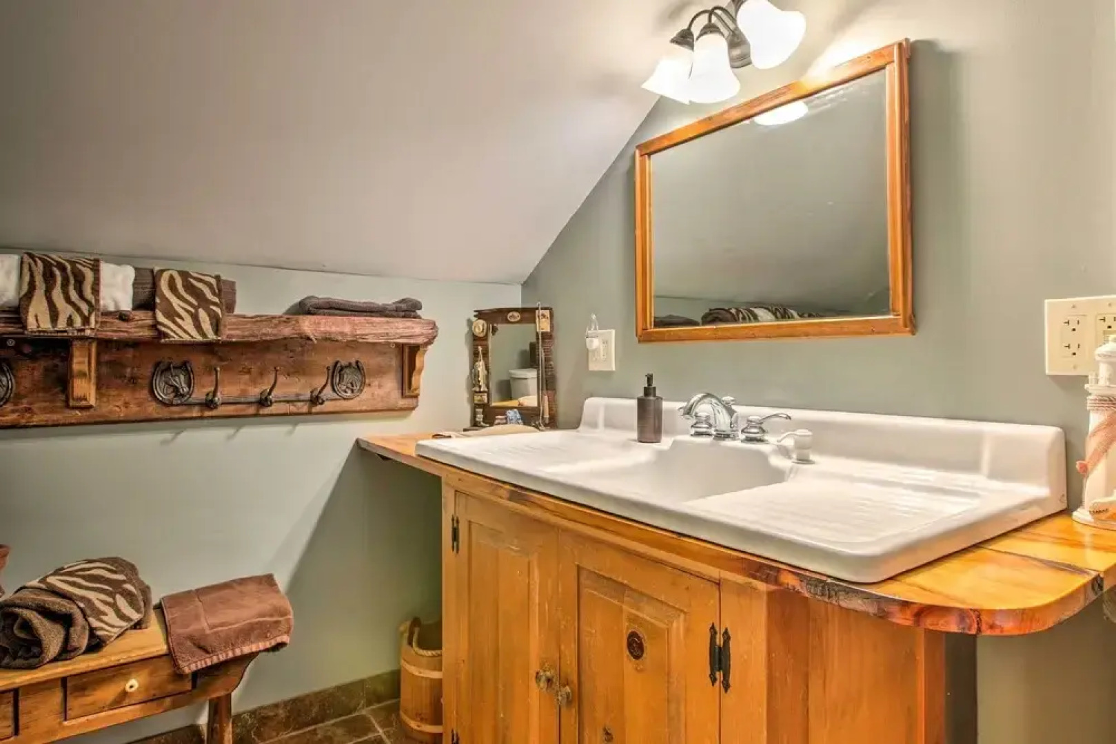 Waterfront Lake Koshkonong Home w/ Pier & Fire Pit