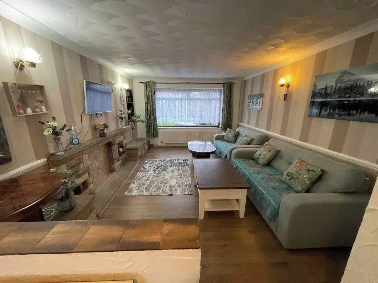 Charming Basildon House With 3 Bedroom Near Town