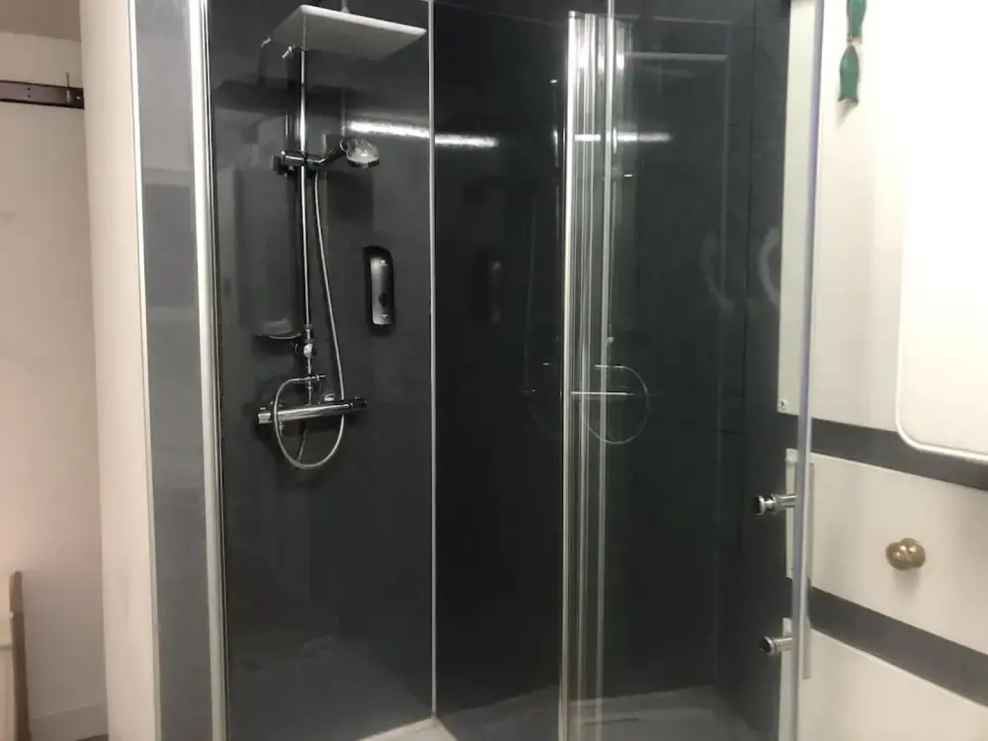 Superb Apartment With Sky Glass TV and Netflix