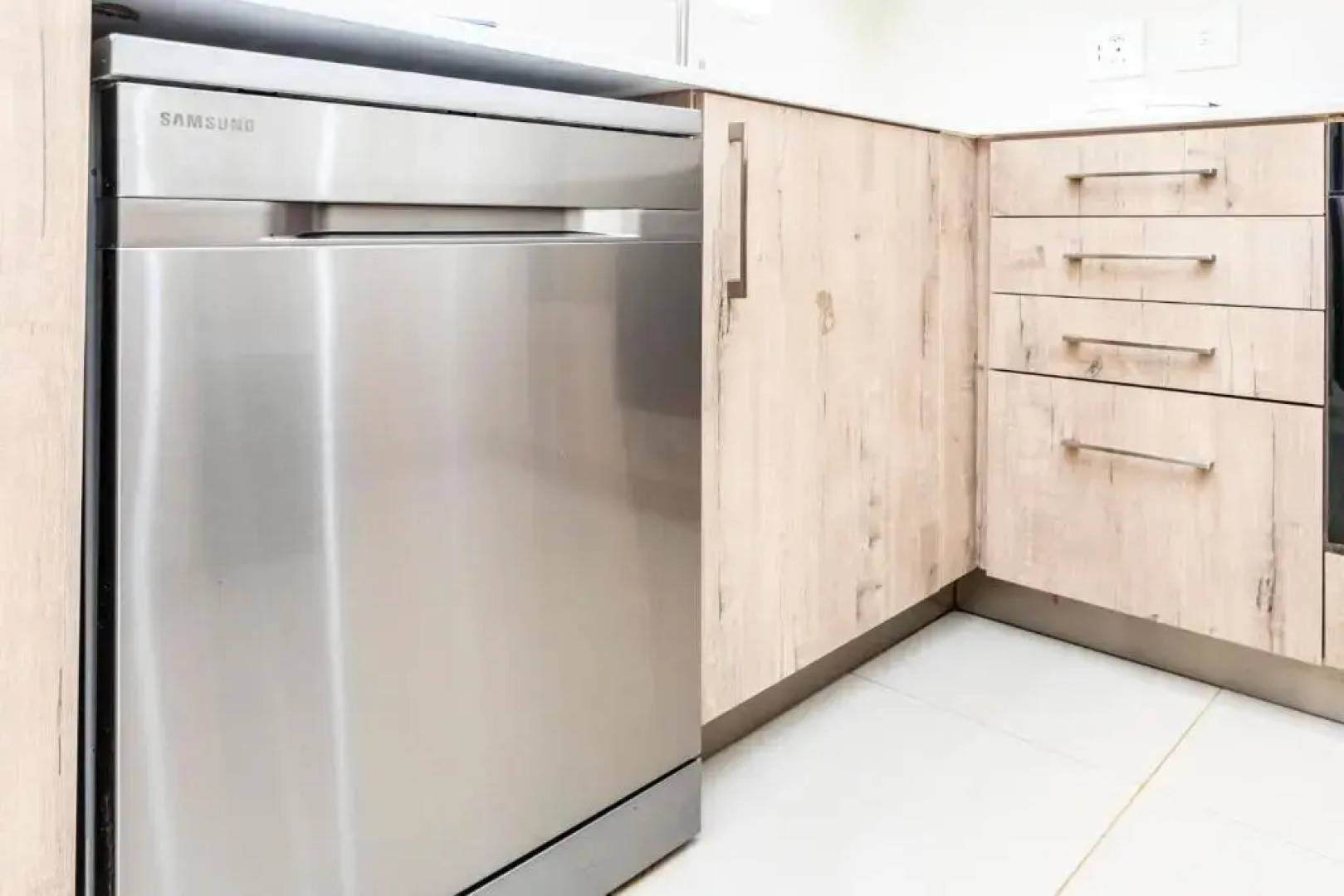 Modern Executive Unit