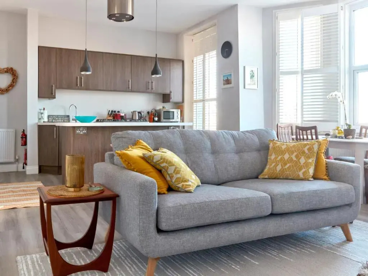 Spacious beach front apartment with stunning sea views