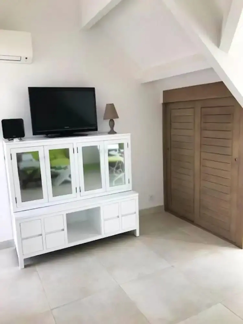 Studio in Sandy Ground, With Wonderful sea View, Pool Access, Enclosed Garden - 50 m From the Beach