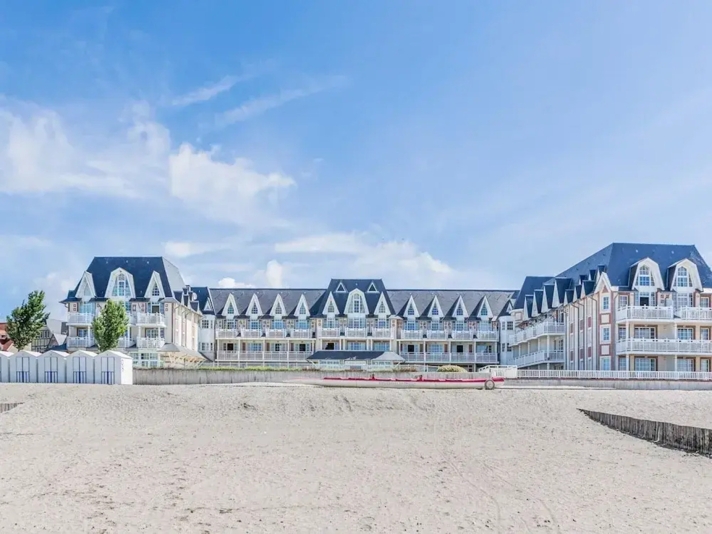 Flat on the Beach With Pool in Le Crotoy