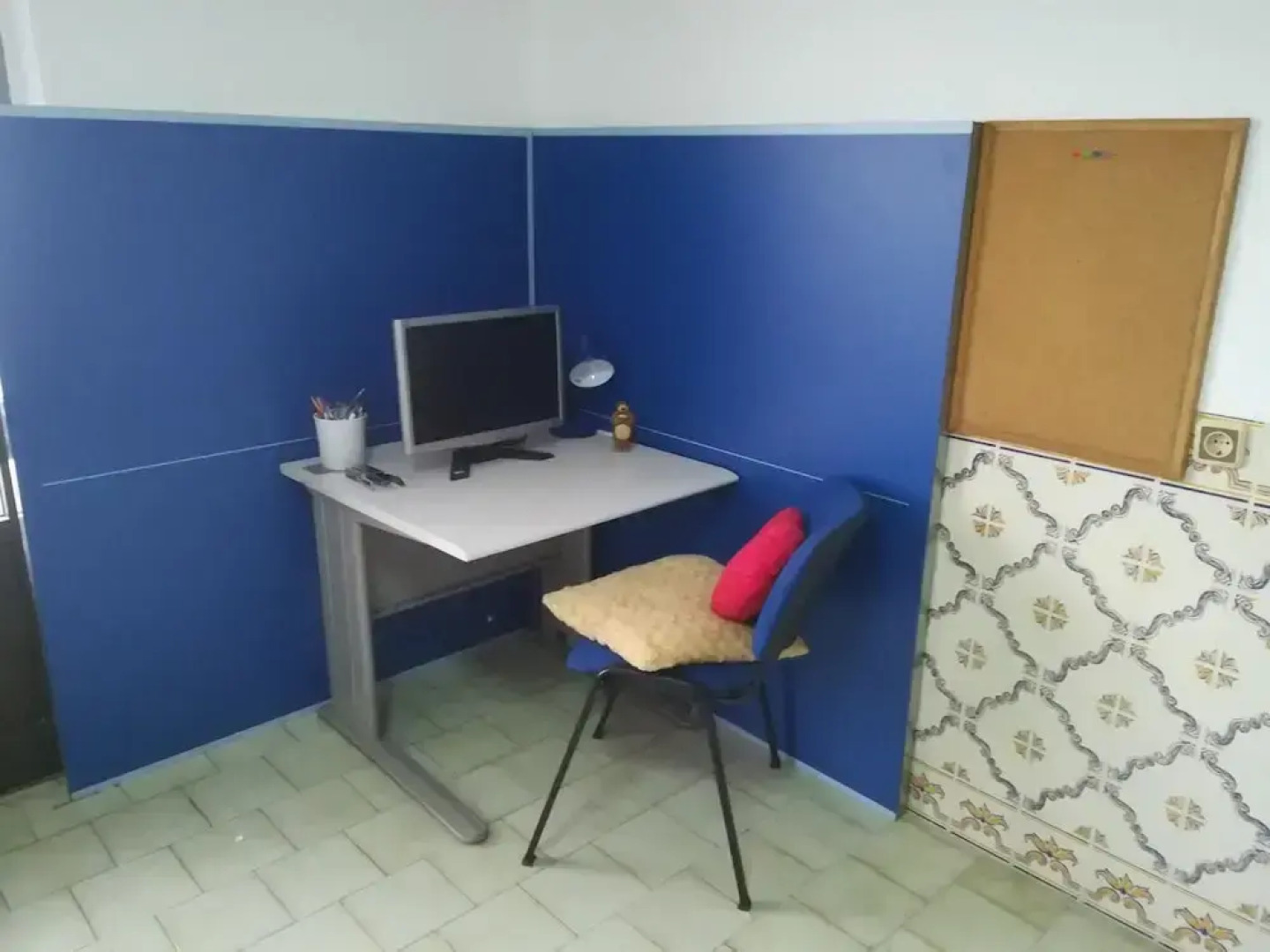 House With one Bedroom in Corroios, With Enclosed Garden and Wifi - 6 km From the Beach