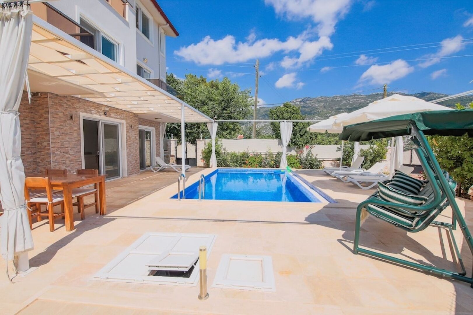 Villa Umut by Akdenizvillam