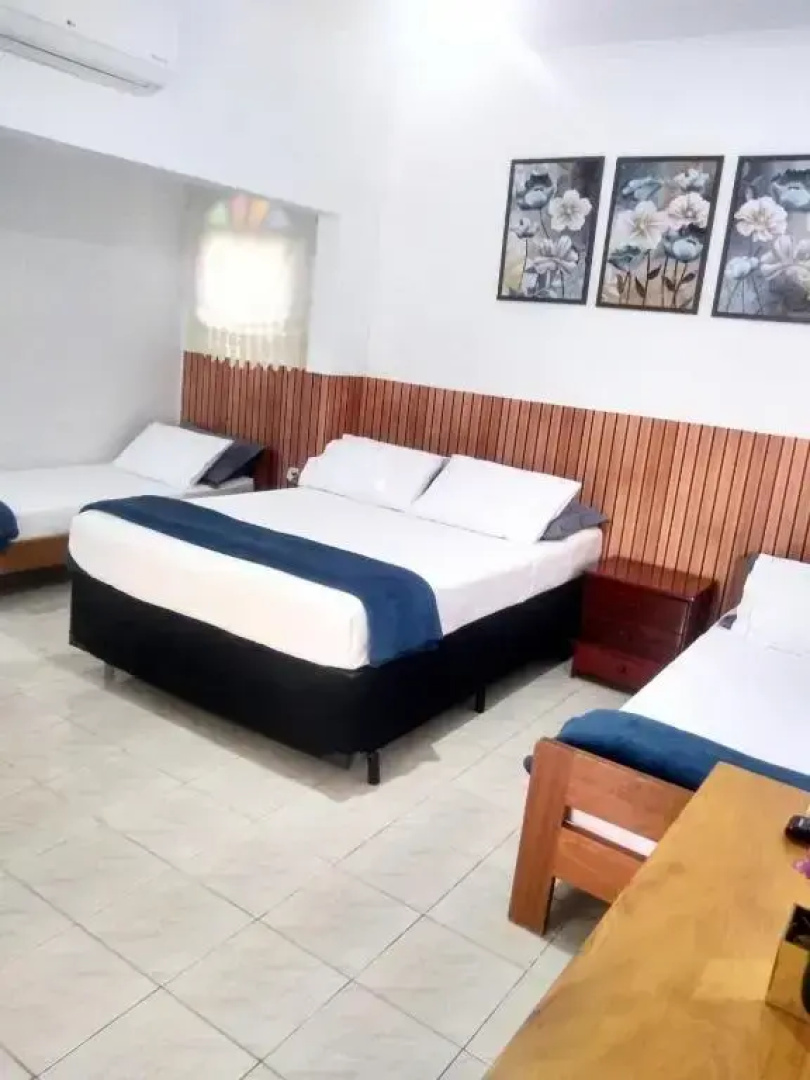 Hostel Rosa de Saron