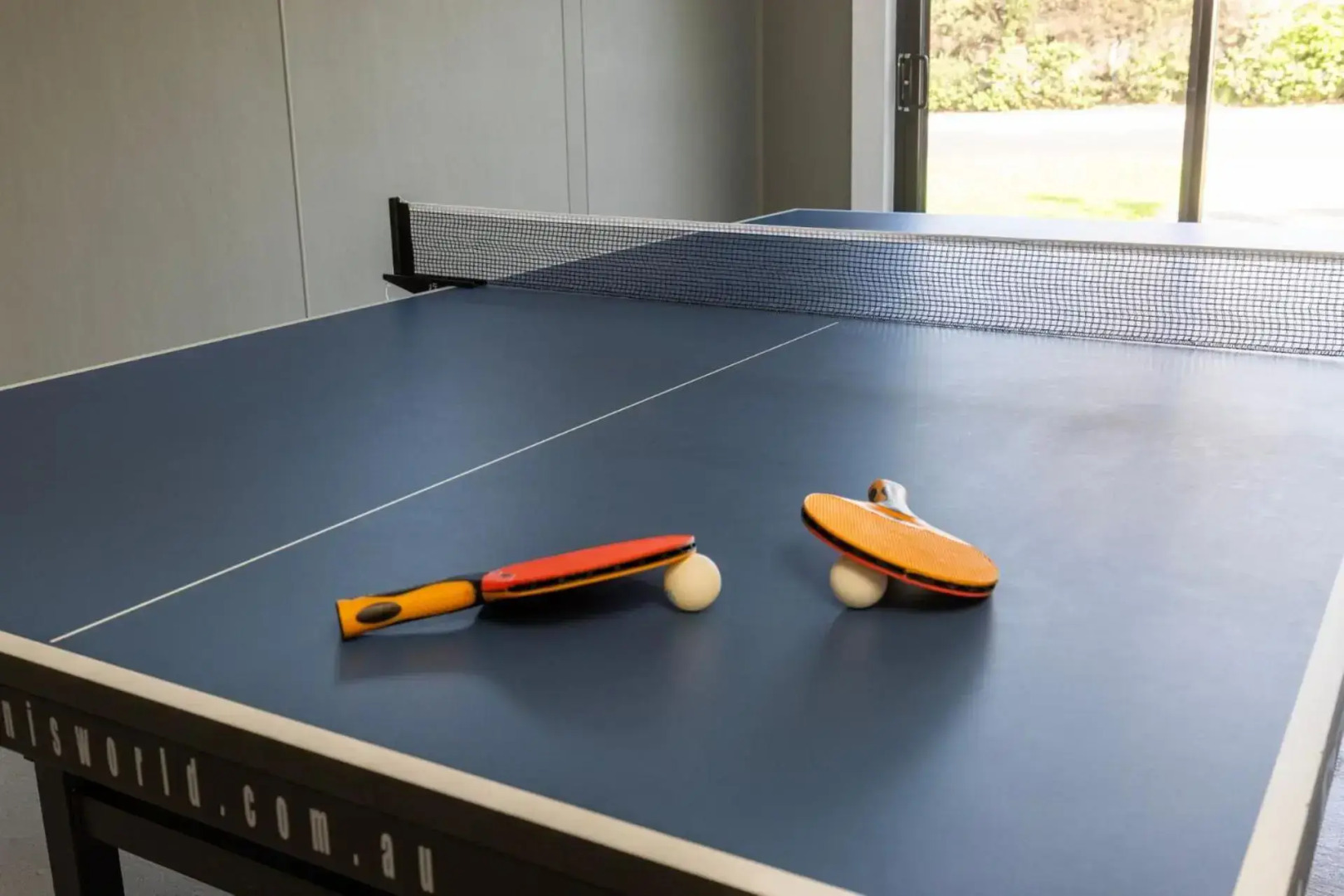 Seaview - Pet Friendly with Stunning Views - 1 Min to Beach