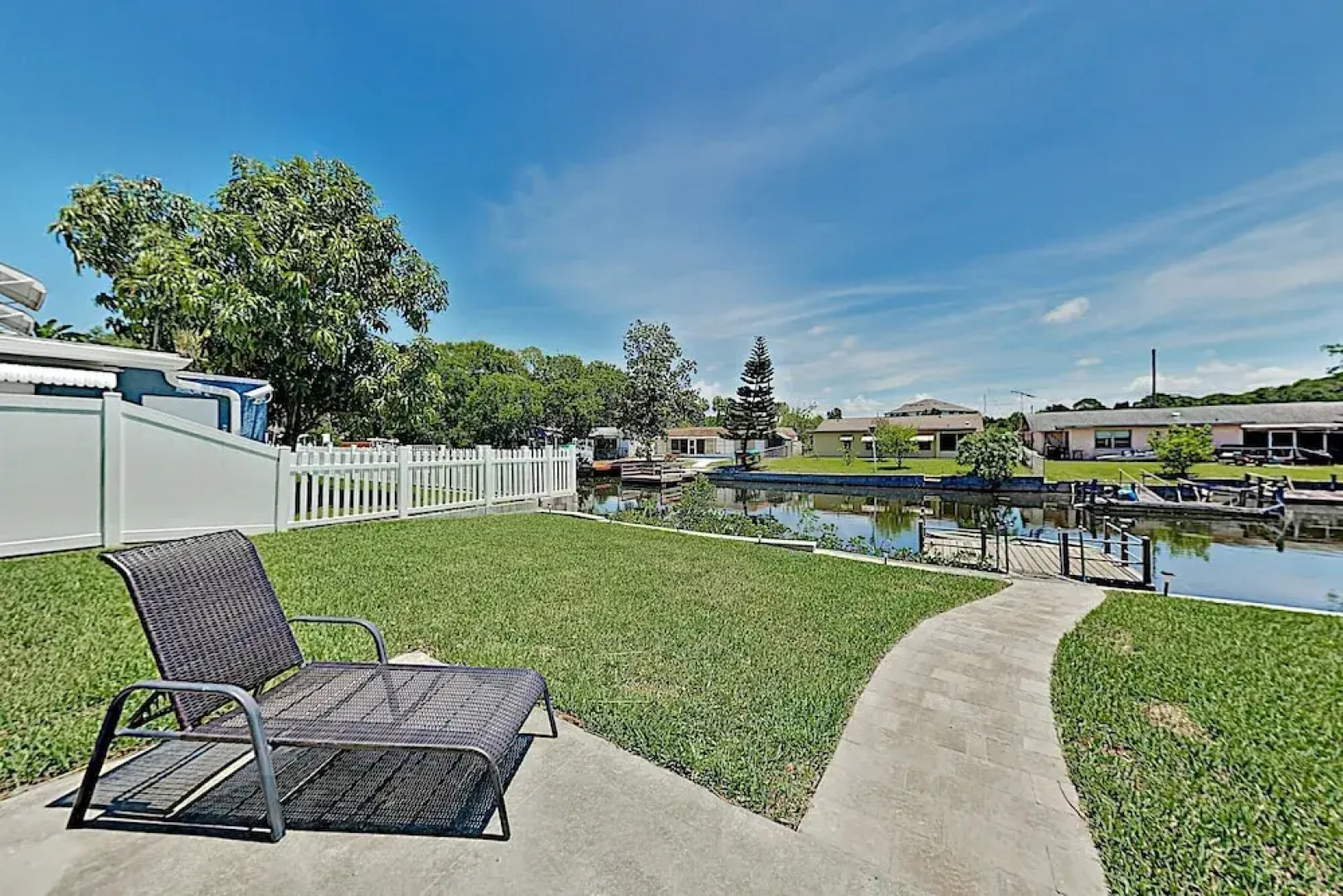 Canal-front Coastal Boat Dock & 2 Kayaks! 2 Bedroom Home