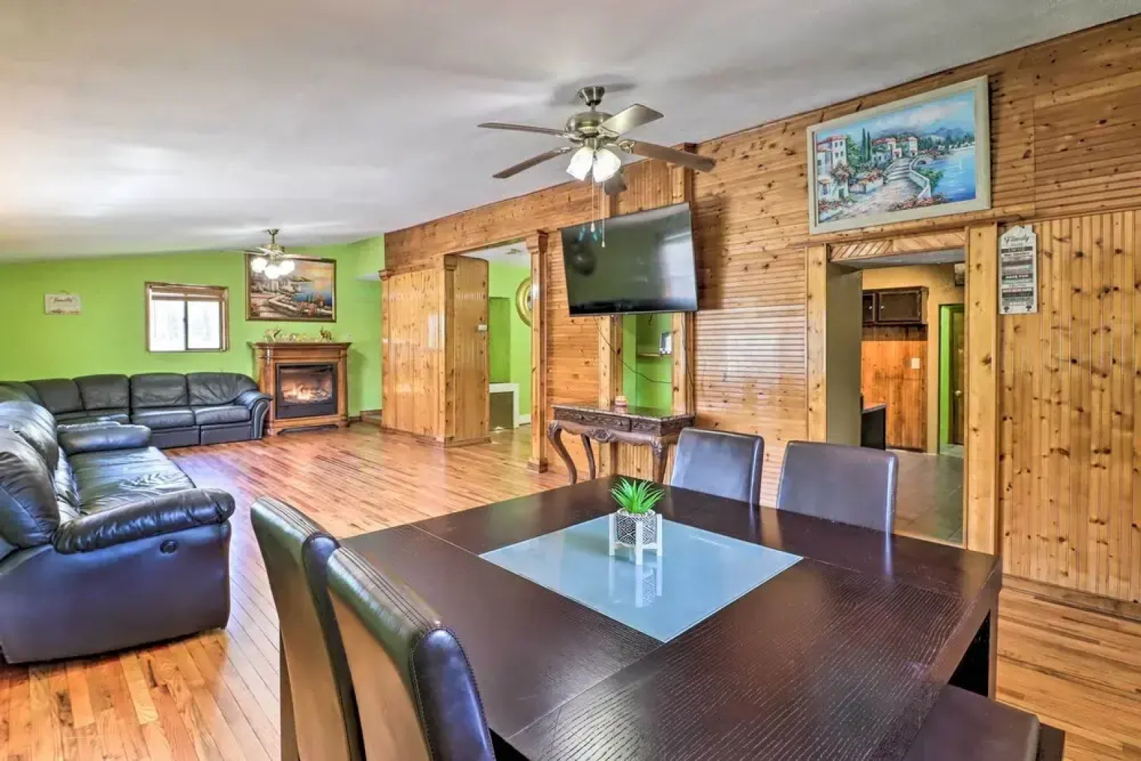 3 Mi to Lake: Spacious Tobyhanna Home & Guest Home