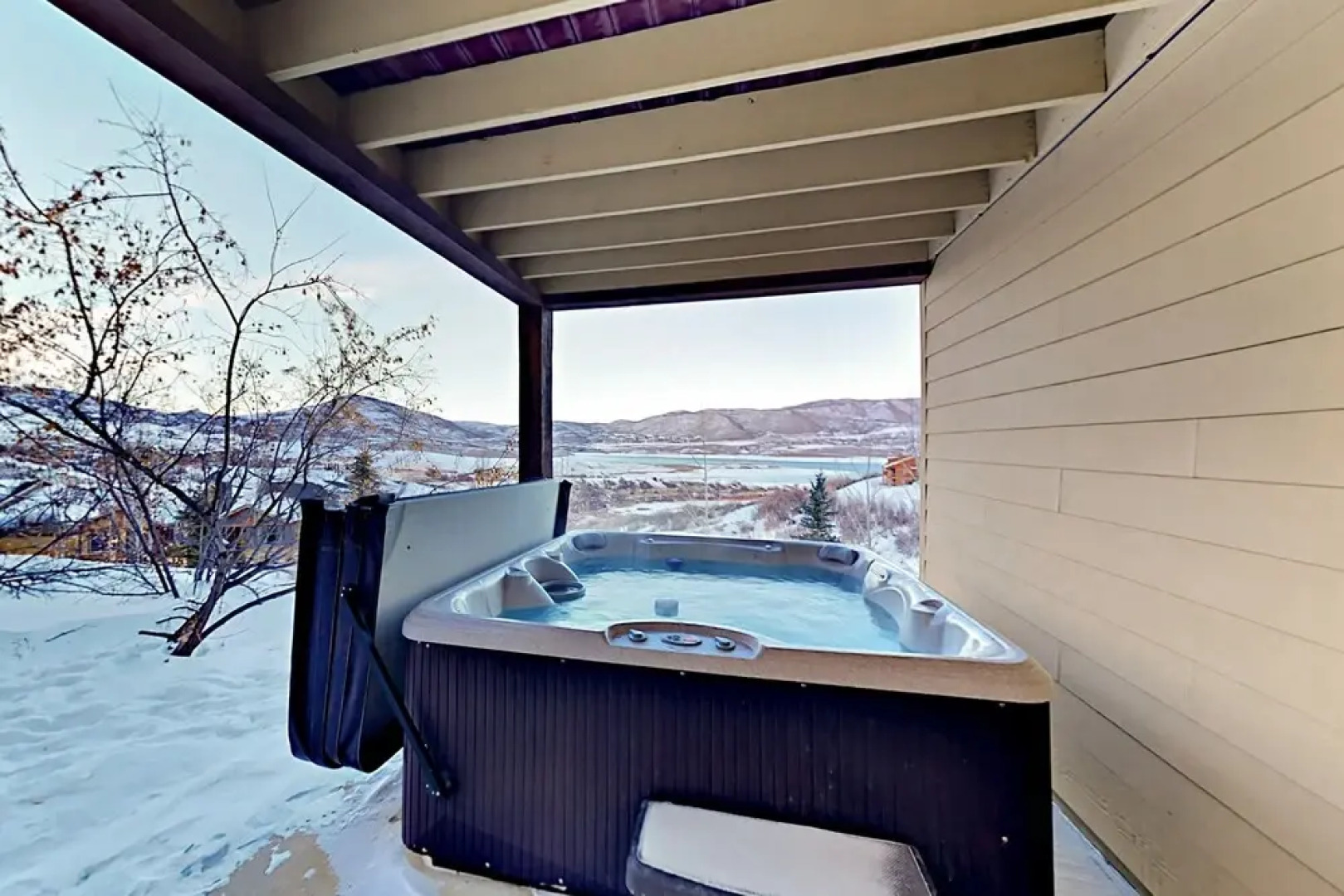 Big Townhome W/ Hot Tub, Views, 3 Living Rooms 5 Bedroom Townhouse