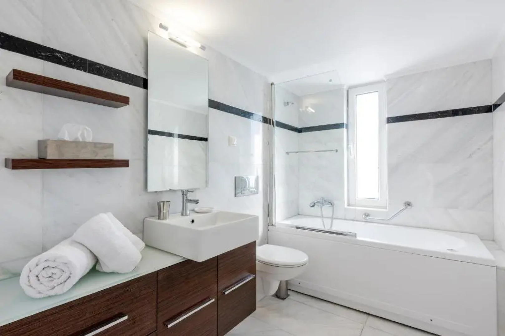 Elegant 3 Dbrm apt iin the Heart of Glyfada