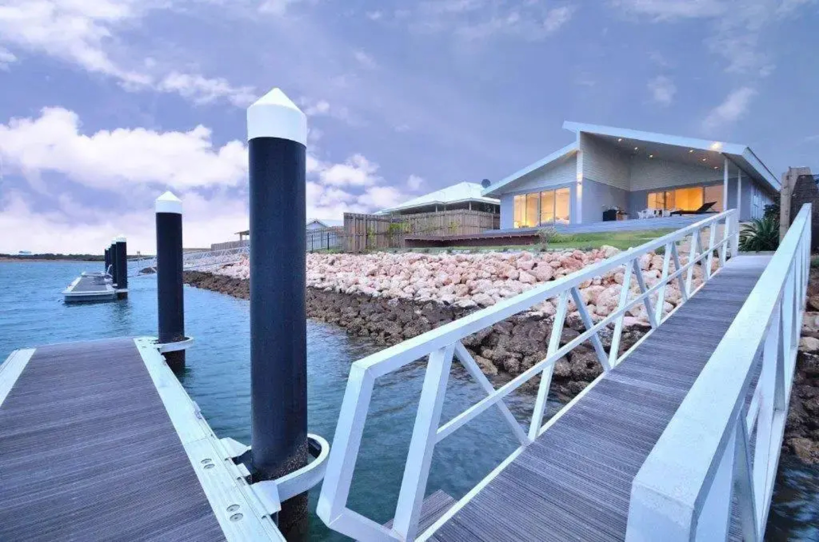 The Carnarvon Luxury Canal Home