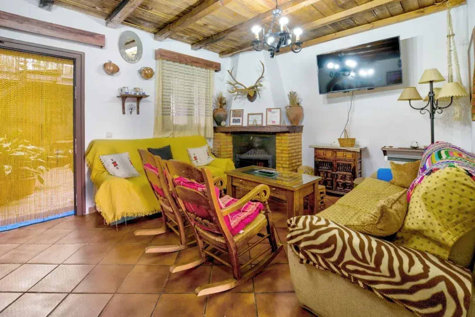 House With 5 Bedrooms in Puebla de Don Rodrigo, With Wonderful Mountain View and Furnished Terrace