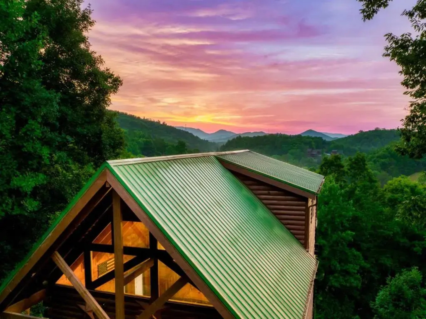 Bear Time Cabin - Scenic Mountain View, Firepit, Hot Tub, Theater, 4BR 3BA Sleeps 14