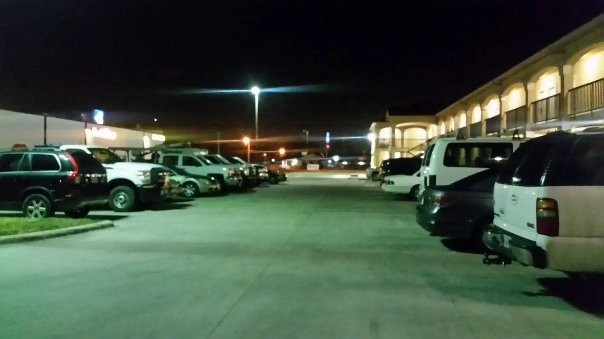 Crossroads Inn & Suites