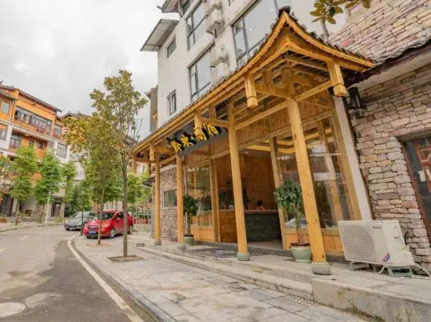 Qianhuan Shangsu Inn