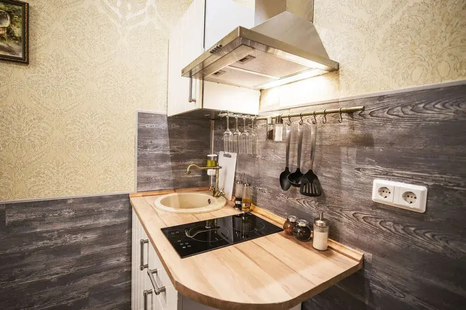 Ariya on Rimskogo-Korsakova Hotel