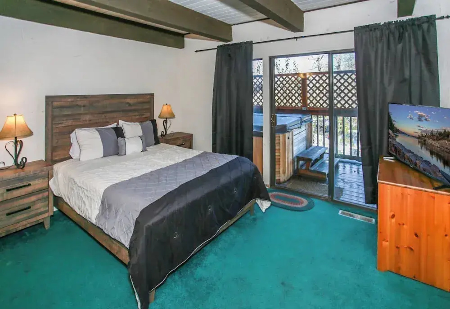 Three-Bedroom Premier Townhouse Unit #17 by Snow Summit Townhouses