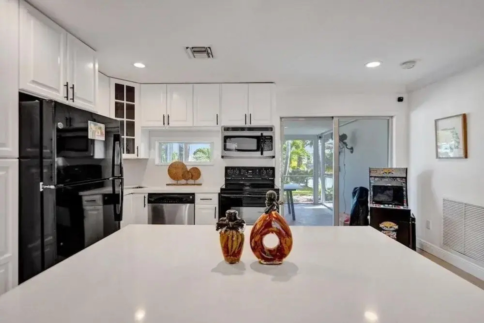 Casa Lago 3 Bedroom Home by Redawning