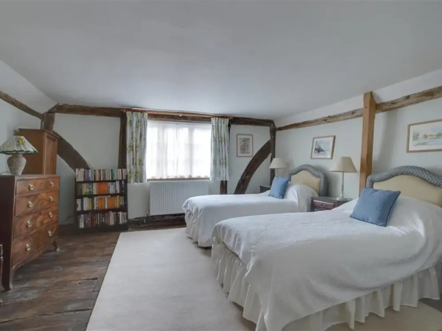 Spacious and Bright Accommodation Full of Original Beams and Antique Furniture