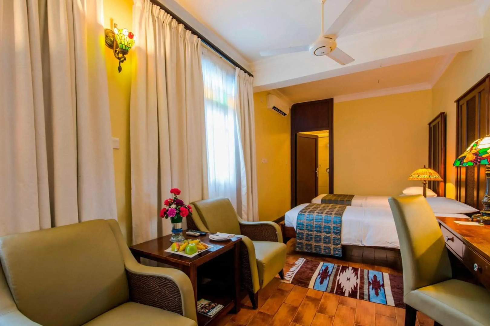 Отель Protea by Marriott Dar es Salaam Courtyard