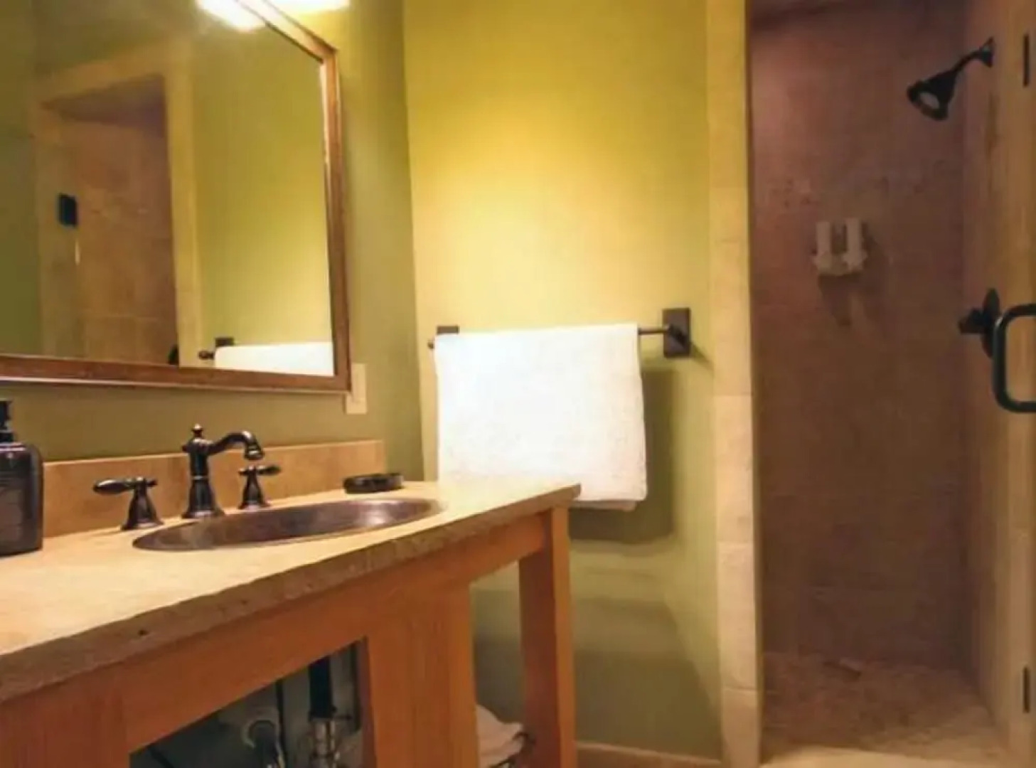 Paradise Gateway B&B and Vacation Homes