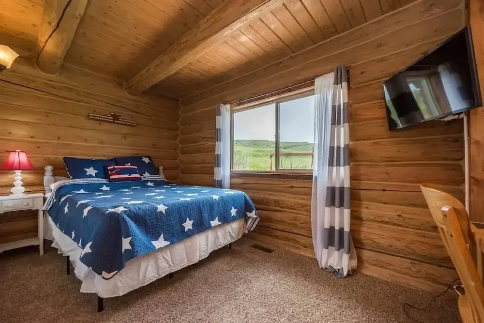 The Two Moose Inn - Luxury Log Cabin for Families!