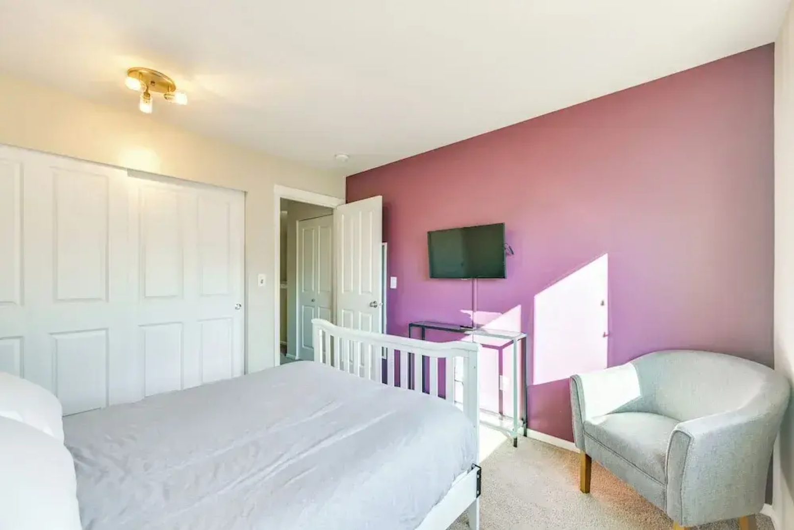 Spacious Kent Home Near Seatac Airport w/ Patio