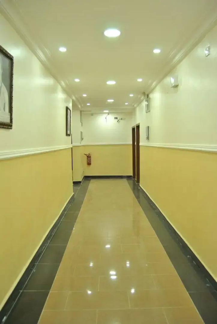 De Royal Legacy Hotel and Suites