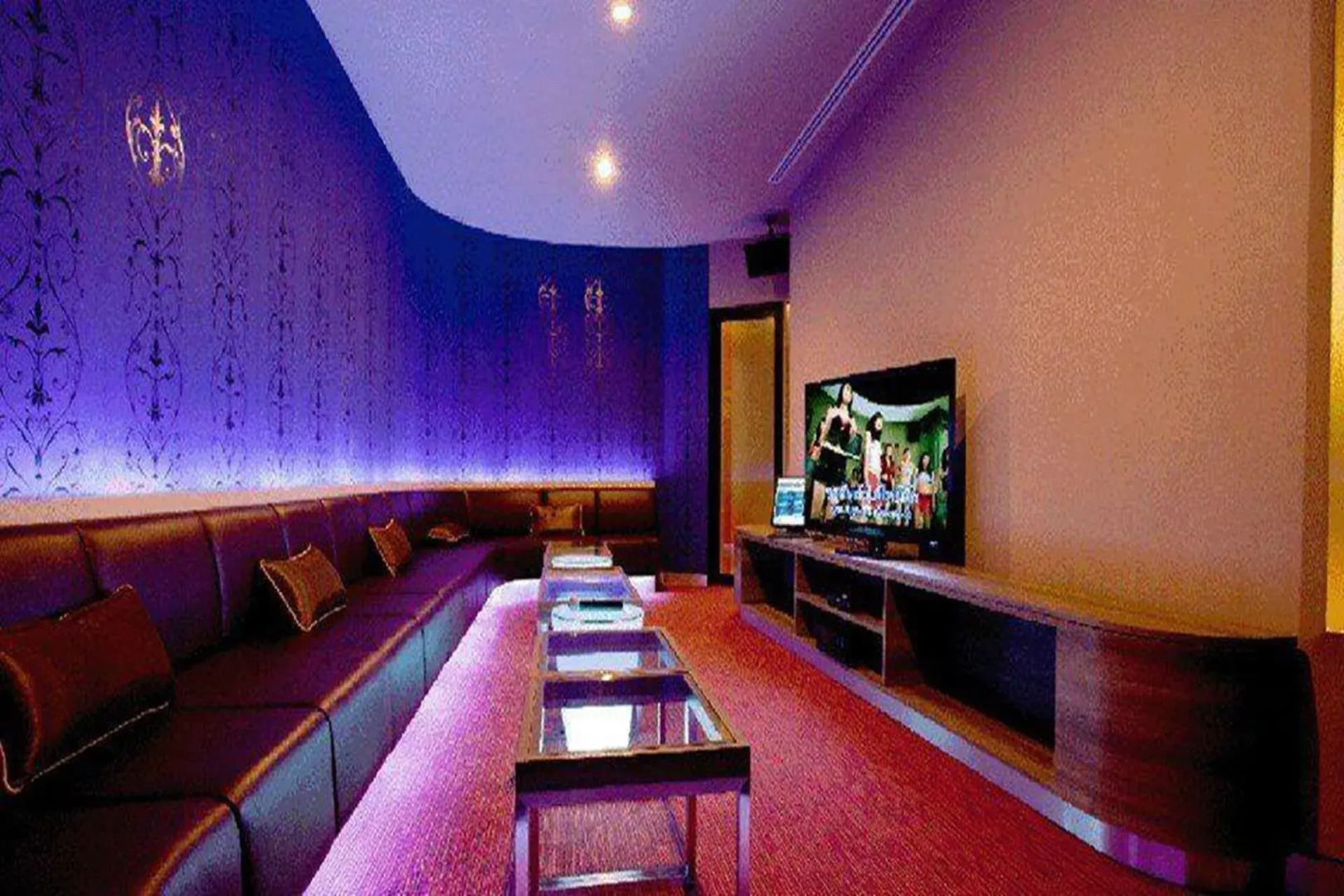 Topland Hotel & Convention Centre