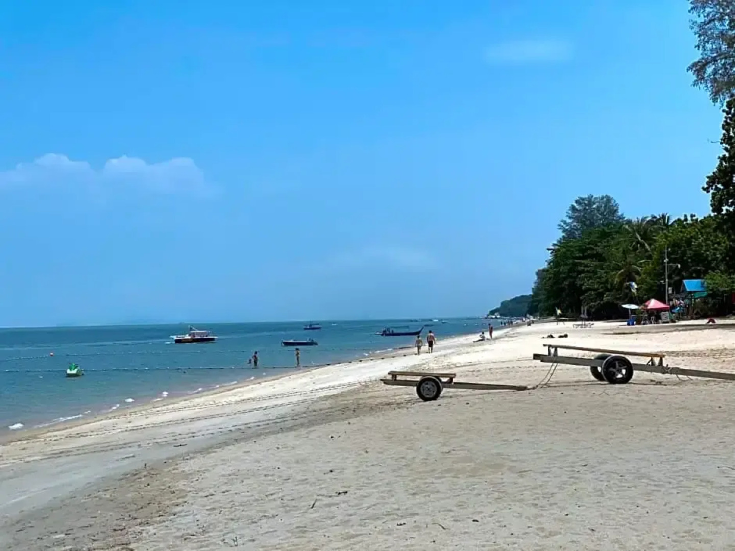 By The Sea @ Luxury Suites, Batu Ferringhi